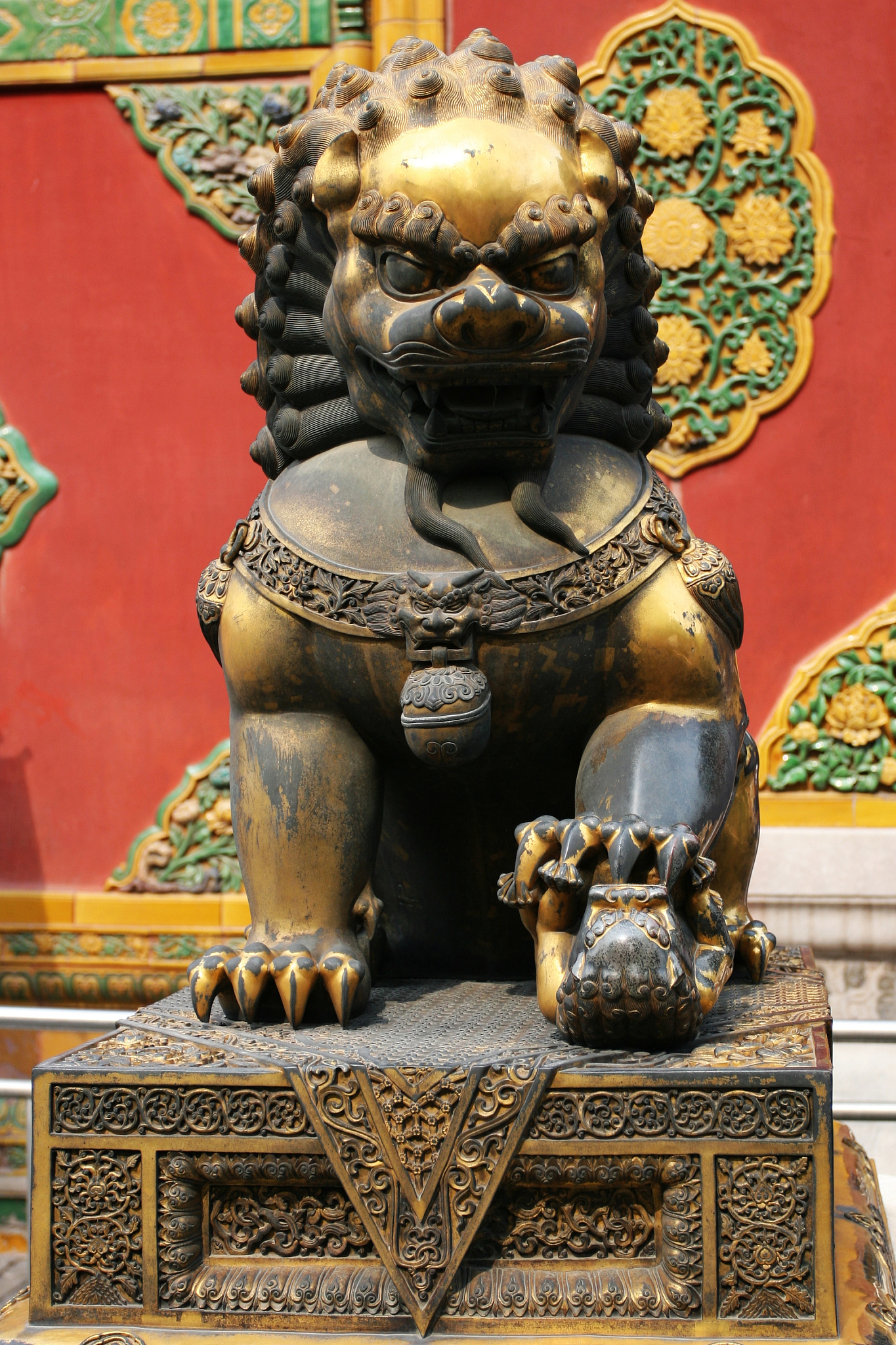 chinese sculpture of lion
