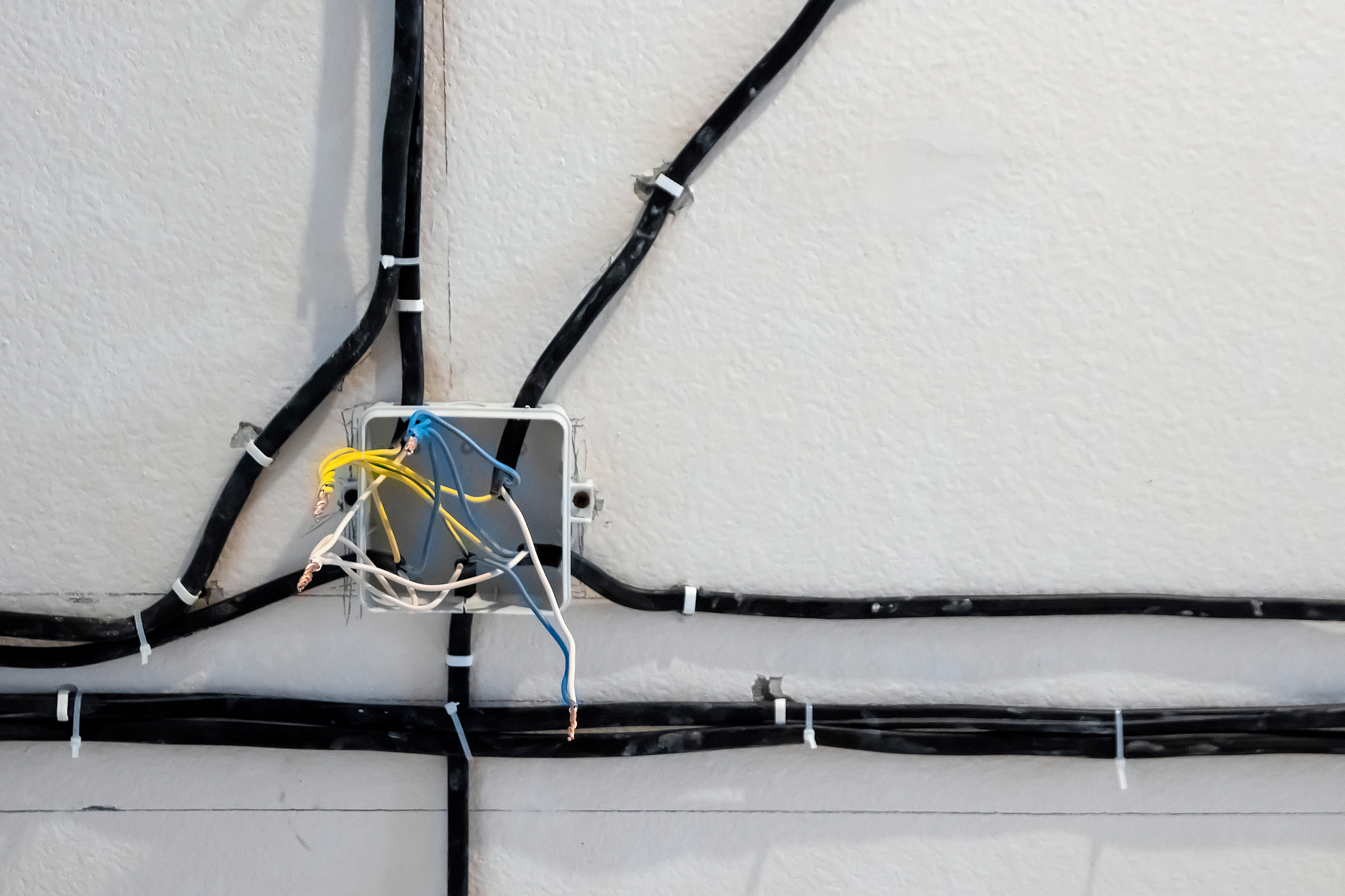 5G 扇区电源电缆长度：影响因素和建议