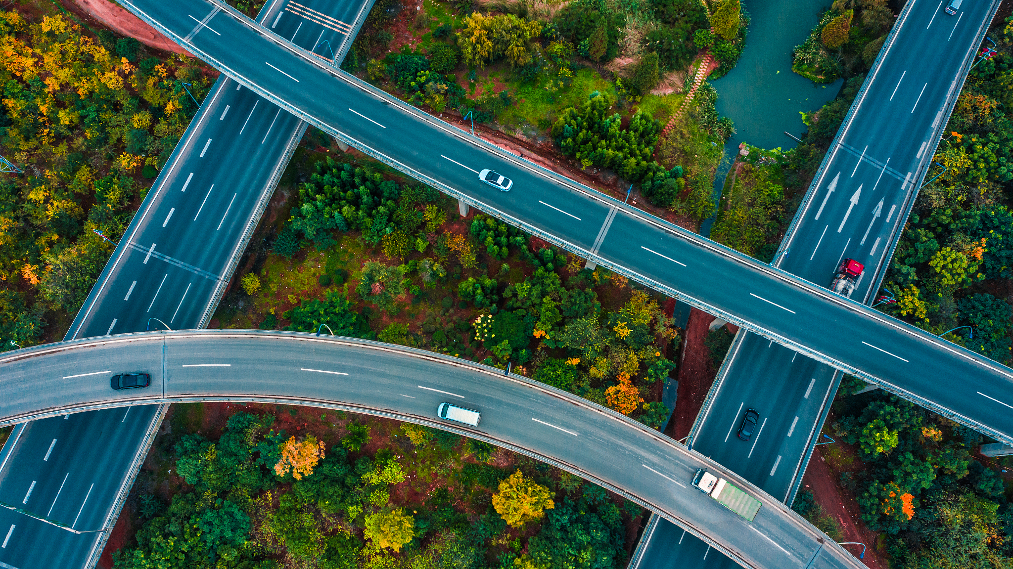 浅谈广西公路设计中曲线超高的应用 论文内容
