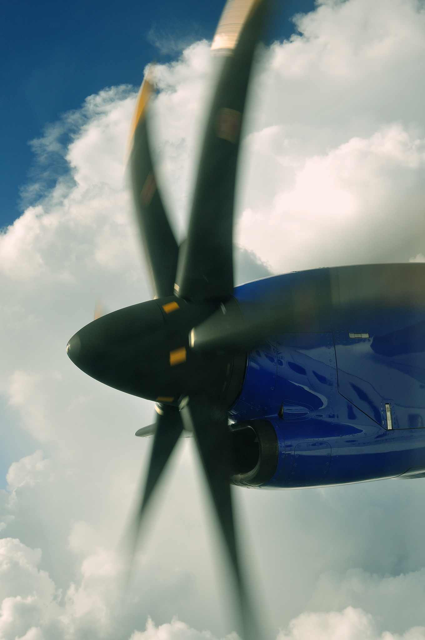 《长空之王》影评：隐形战机试飞的惊险与荣耀