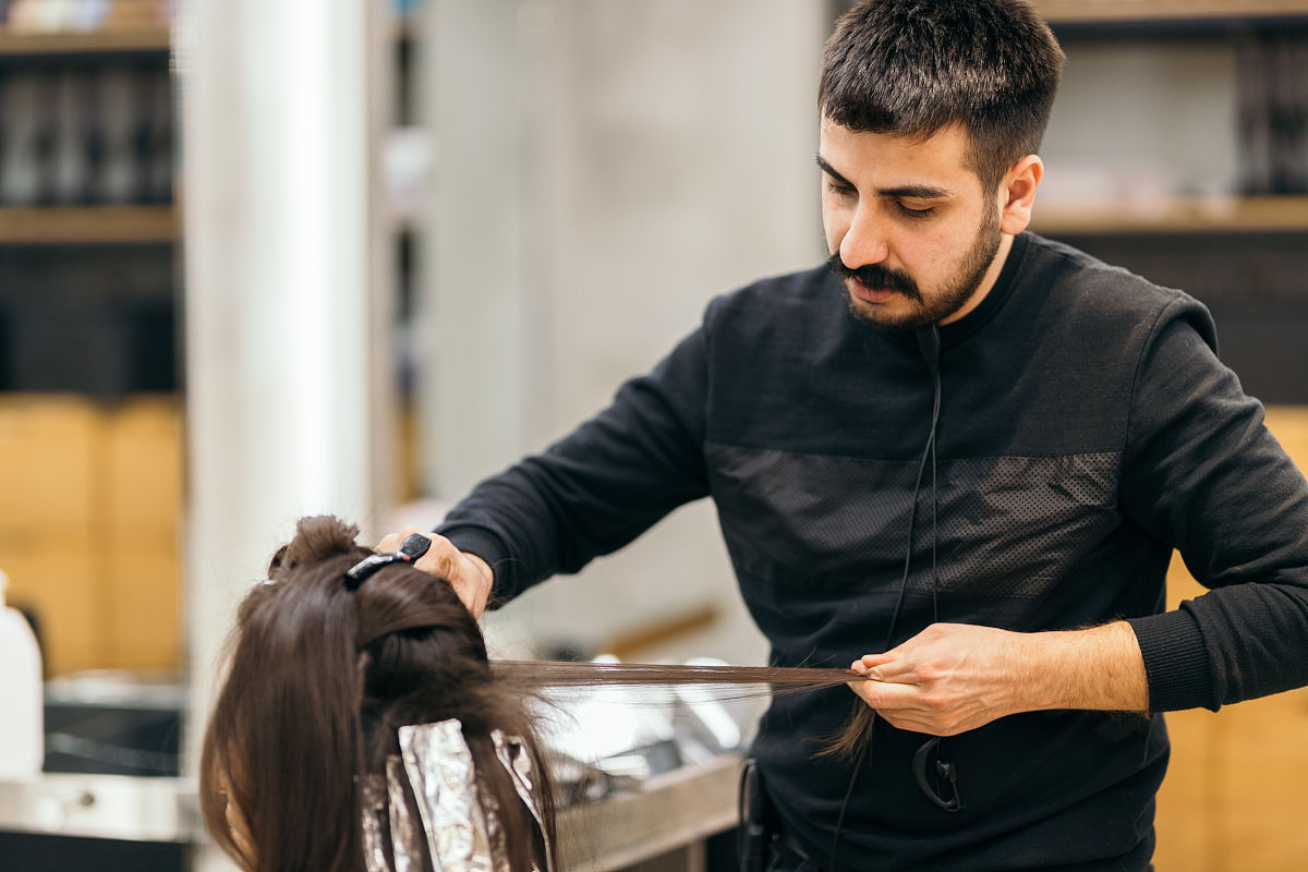 重庆市黔江区民族职业教育中心美发与形象设计专业如何好学吗