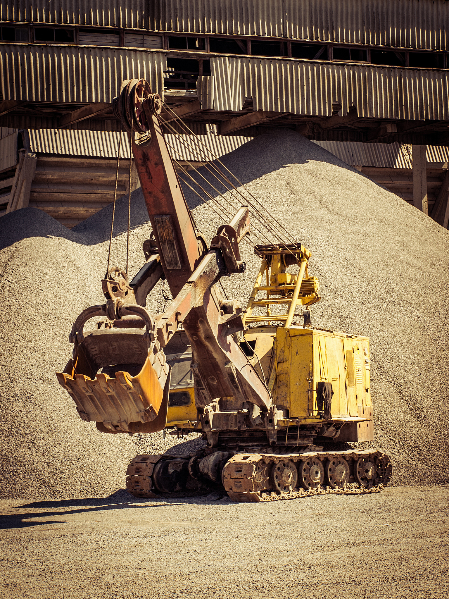 兰州挖掘机操作证考试地点推荐：如何选择最适合你的？