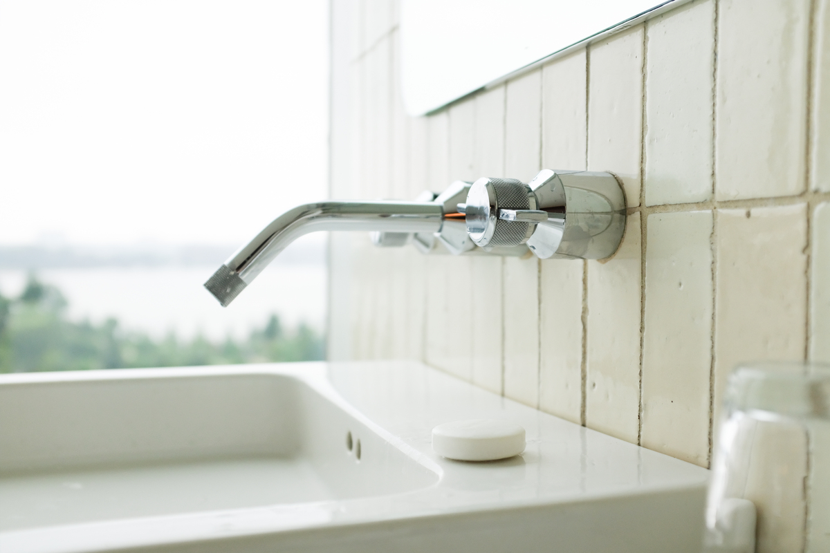 360度旋转水龙头延长管：轻松使用，更便利生活