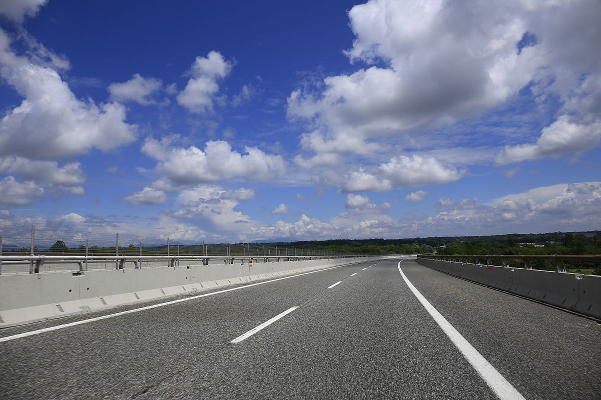 河南交通职业技术学院高等级公路维护与管理专业优势分析 - 未来发展前景广阔