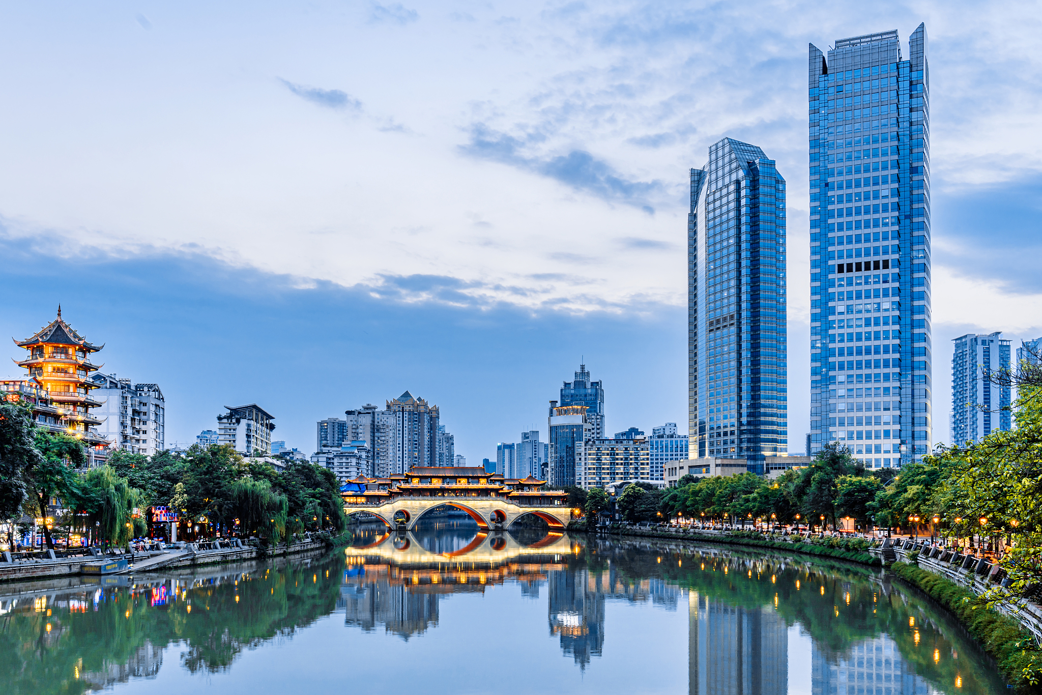 中国四川成都安顺桥城市夜景风光