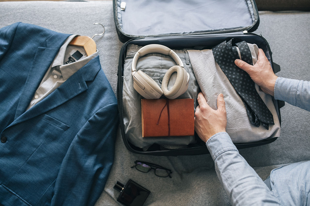 坐飞机背包可以抱着吗