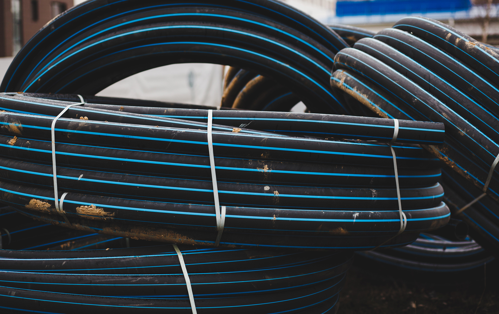 铝线与磁条间加PBT玻纤塑料对磁导率的影响