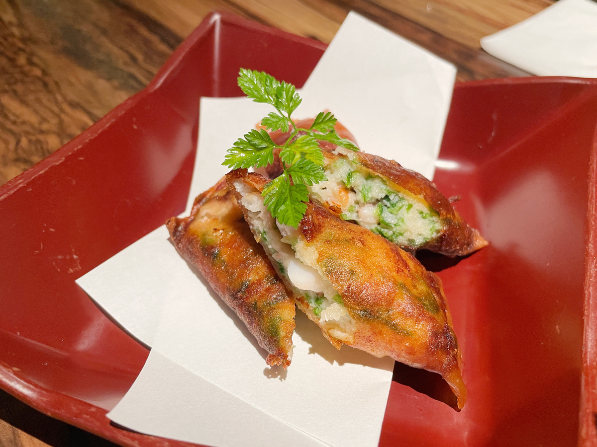 如何以黑鱼肉做的卷和鲈鱼肉做成的馅炸制而成的命名一道菜