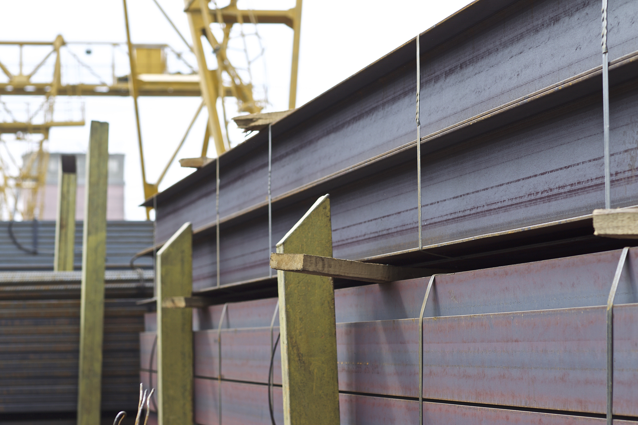 写一篇不少于500词的定制金属建筑适用性强的文章