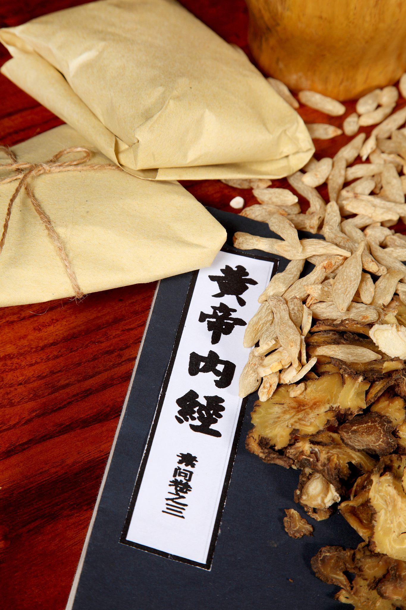 《黄帝内经》导读PPT: 加入视频素材, 提升视觉效果!