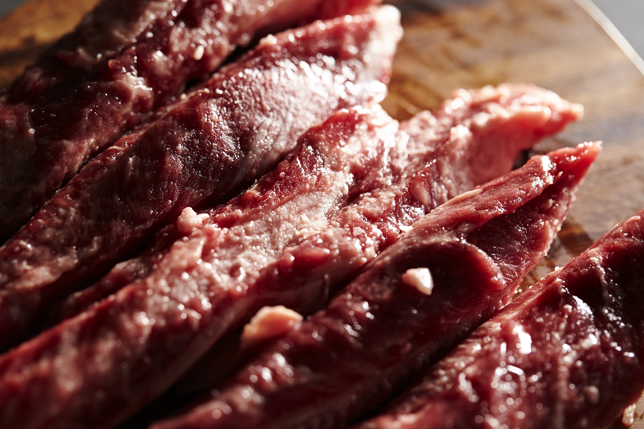 下火锅的牛肉要不要腌，