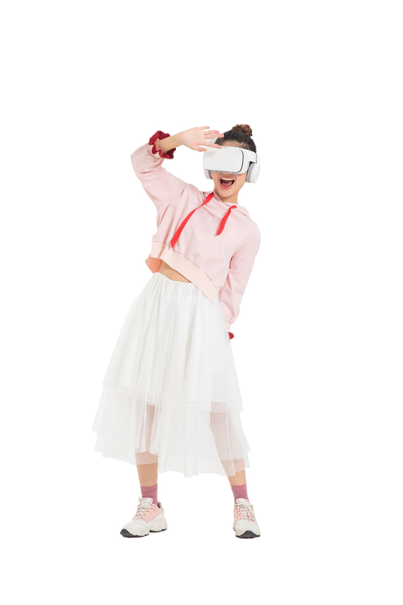 使用vr娱乐的可爱女生