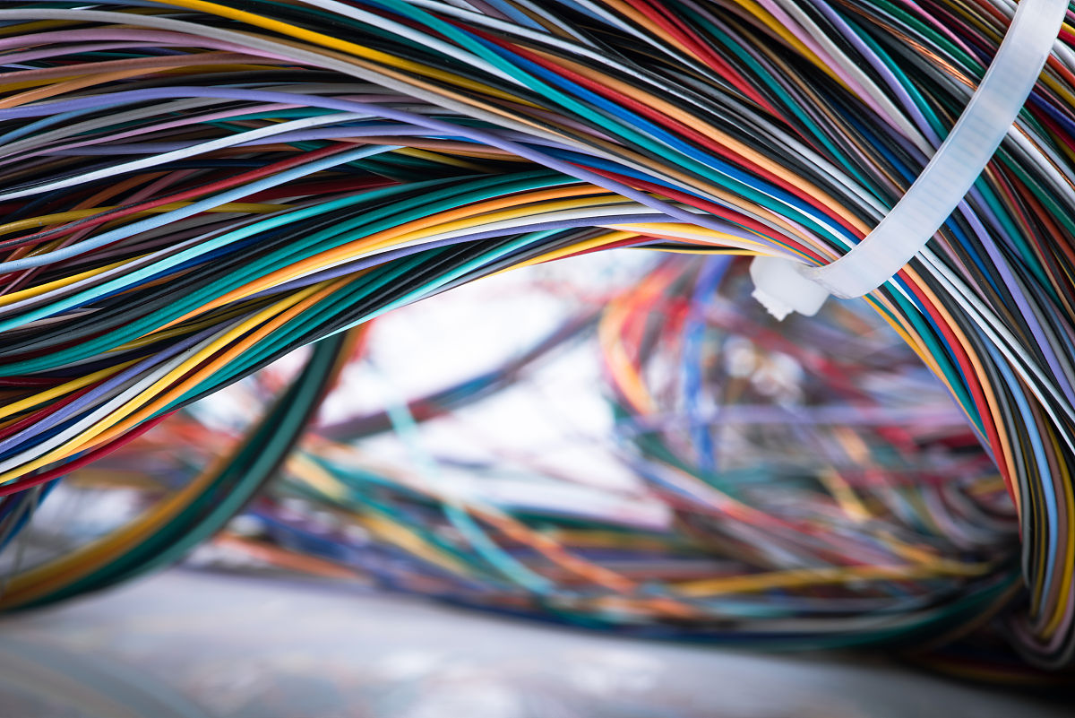 双绞线缠绕目的：减少干扰，提高信号质量