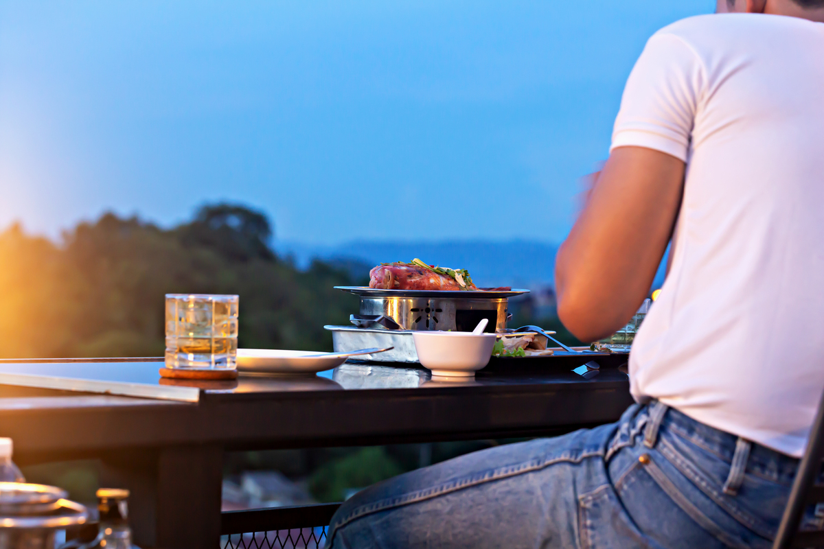 关于微博烧烤直播运营1200字