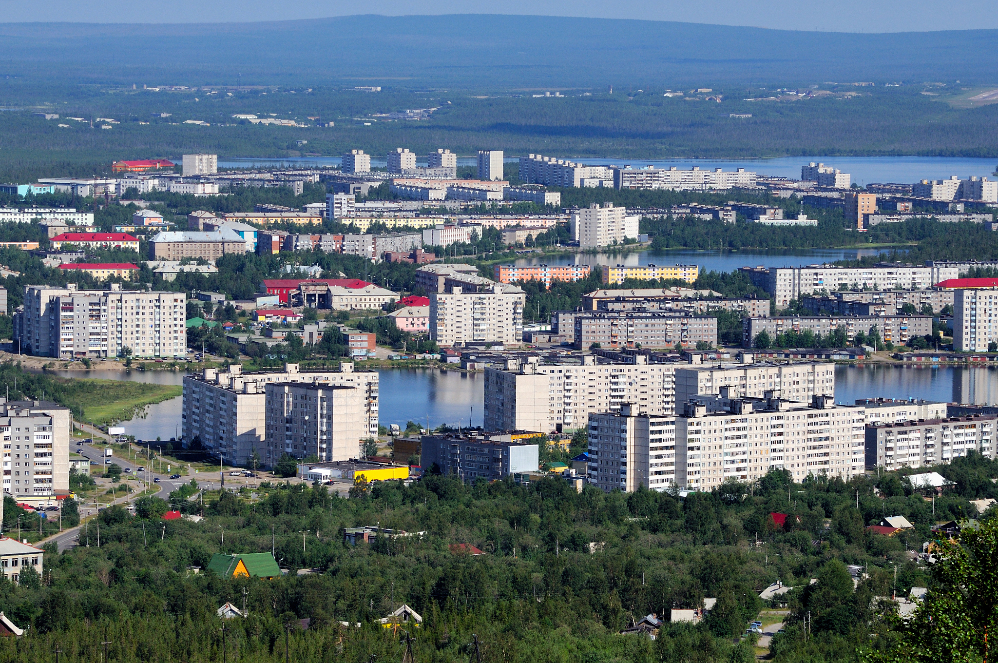 city among lakes