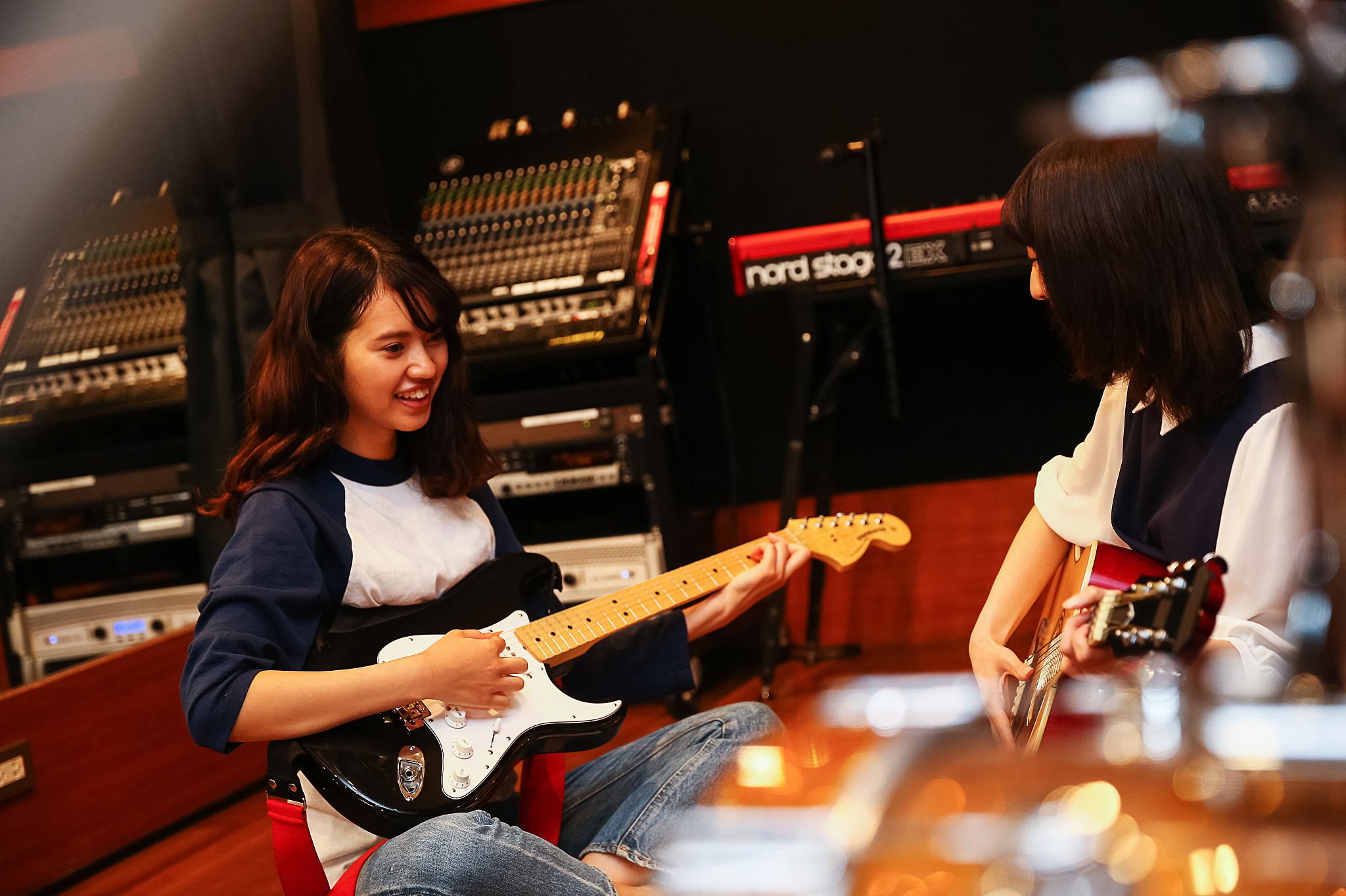 《头发乱了》&《缝纫机乐队》：女性人物形象分析