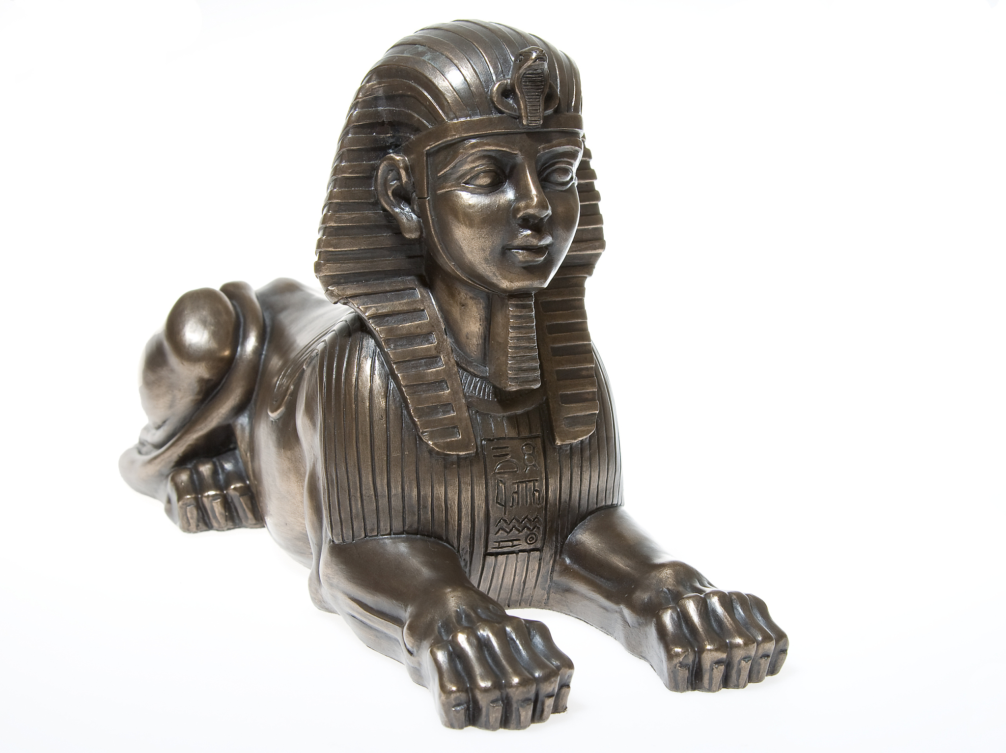 Majestic Bronze Lion Sculpture: A Captivating Depiction of the King of the Jungle