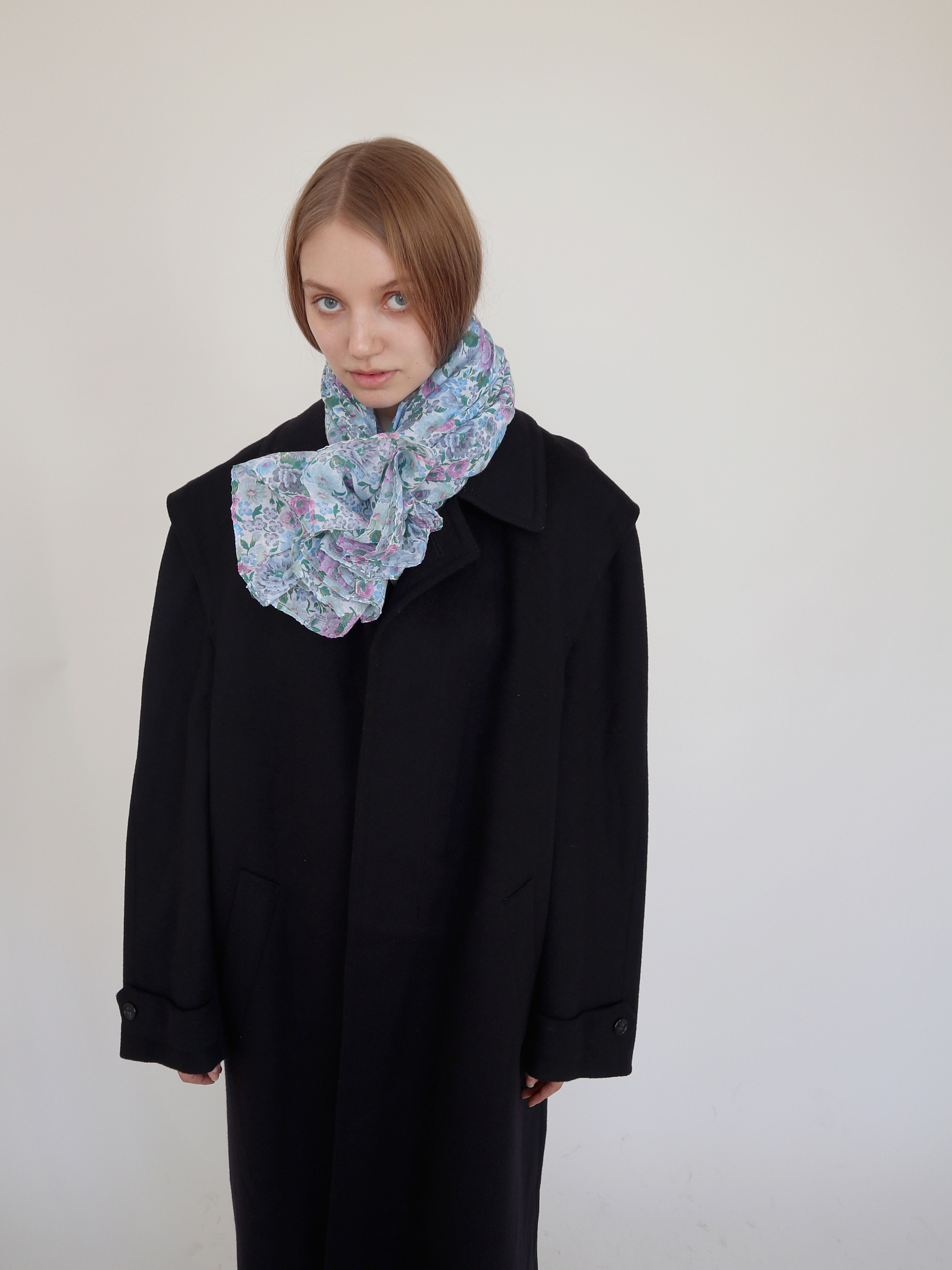 用美式英语写3条关于Women Casual Knit Button Long Sleeve Cashmere Thick Warm Hooded Cardigan Coat产品的正面评论。内容附带评论标题评论单词数量小于60个单词。