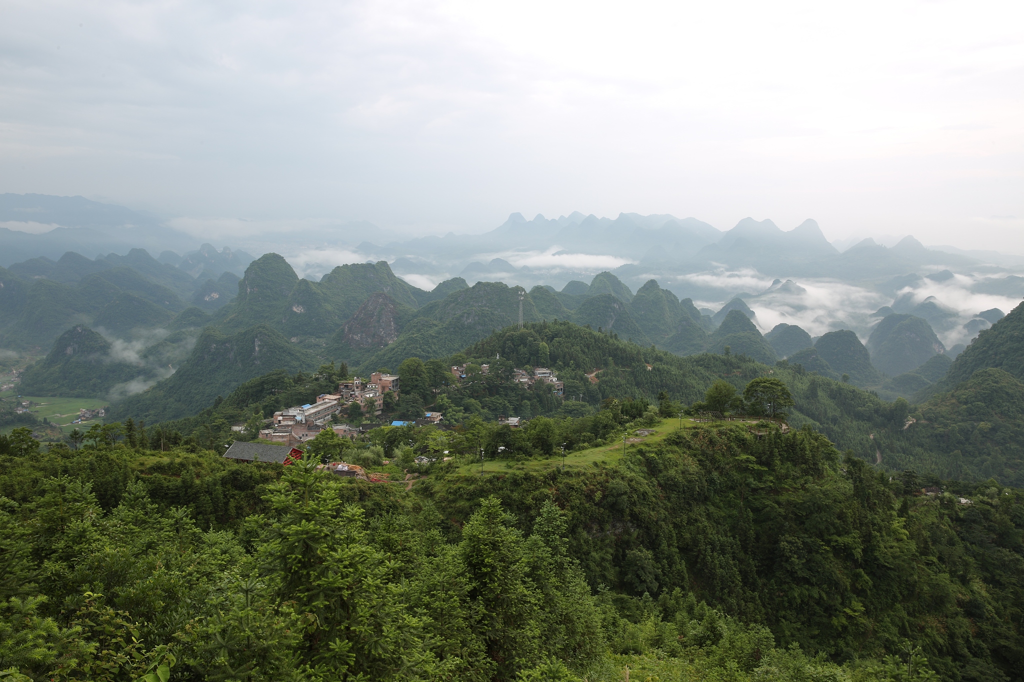 梧州殿村水口大山顶 - 广西最高峰之一