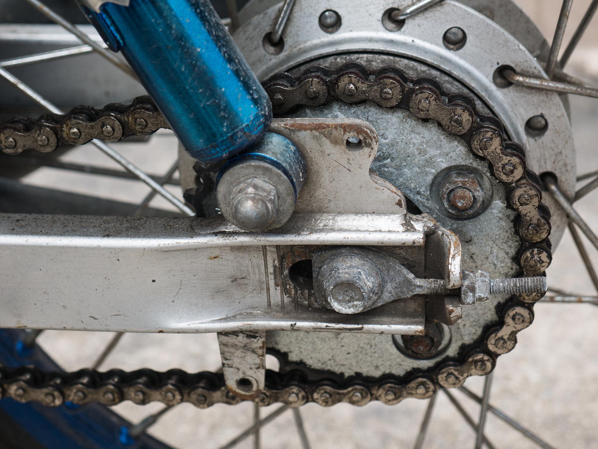 原厂配件离合片安装后挂档打齿什么原因