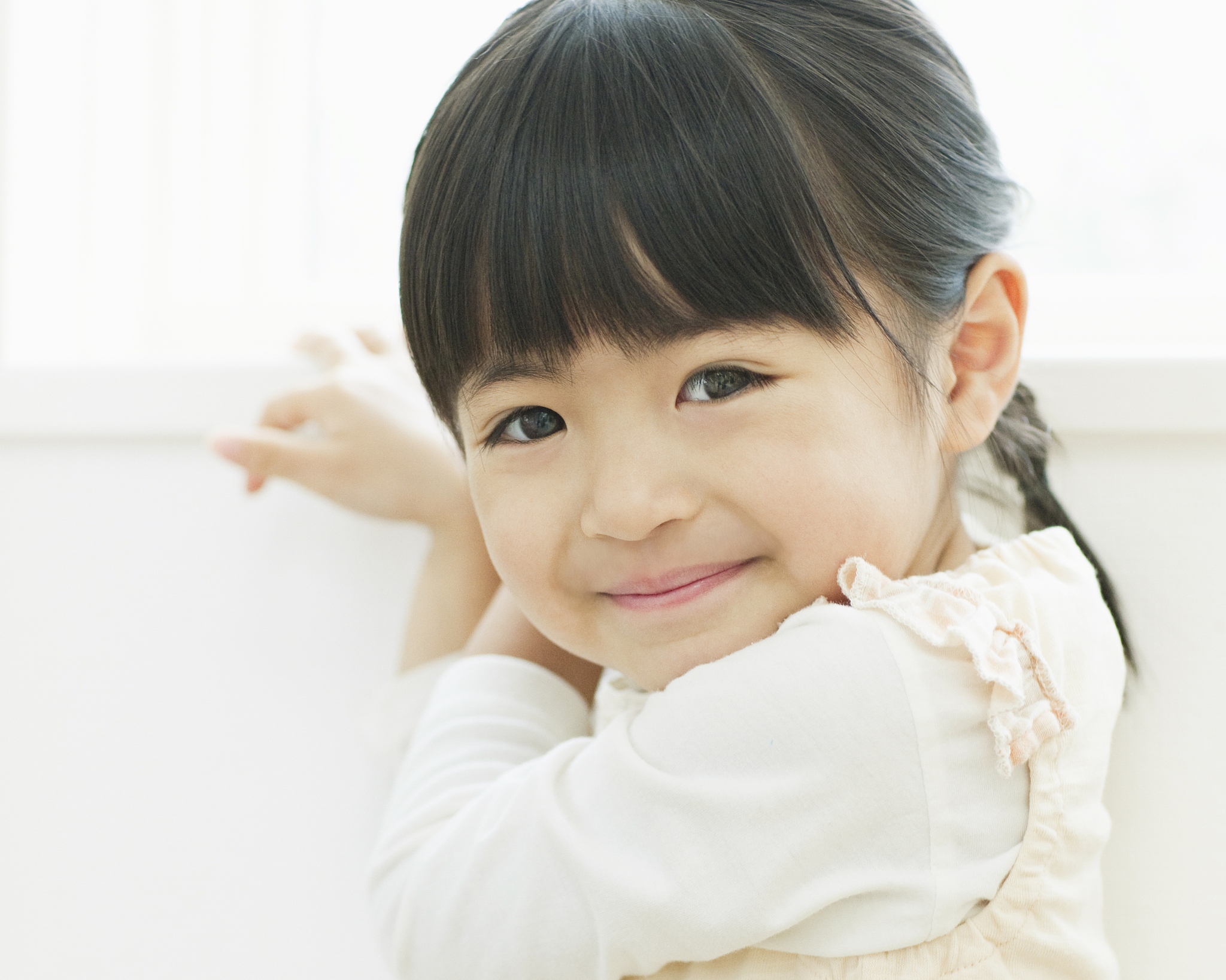 小女孩用四个字形容一下