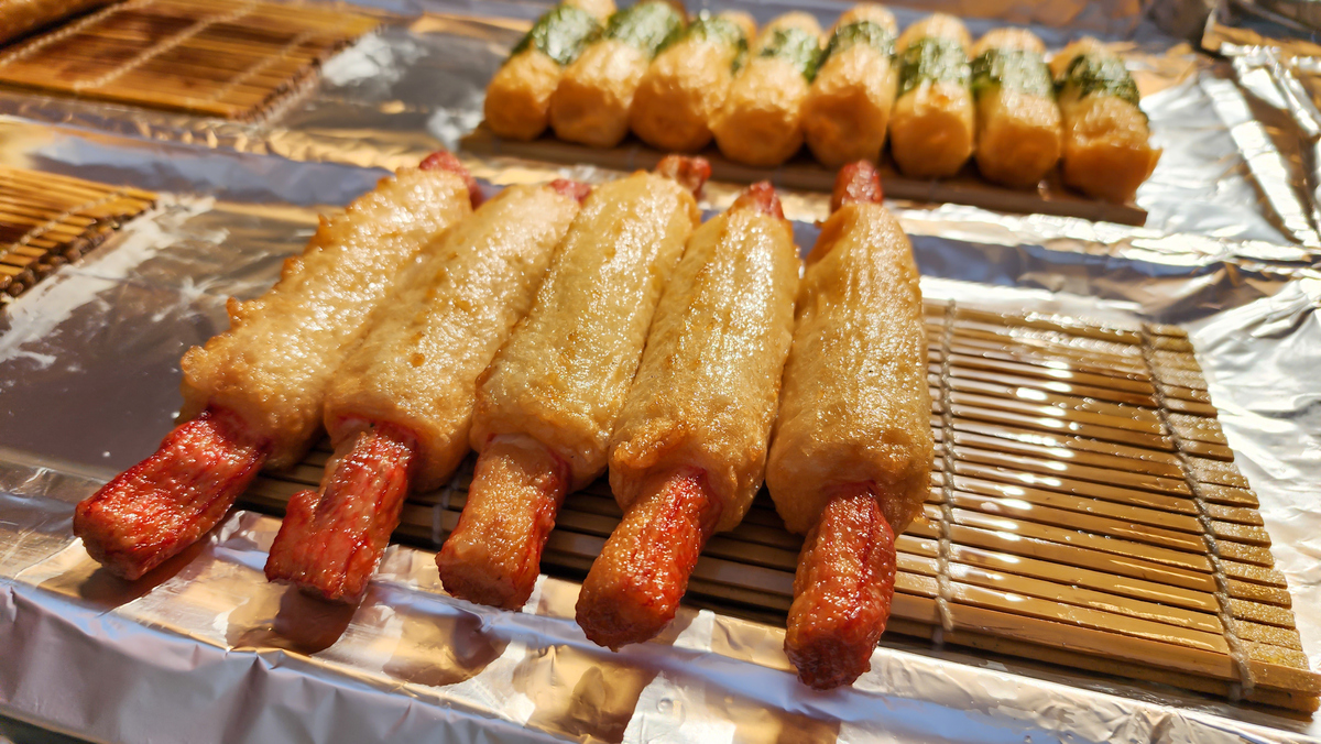 利用肠鹌故里品牌名写一段广告宣传词。主营是烤肠和考鹌鹑蛋