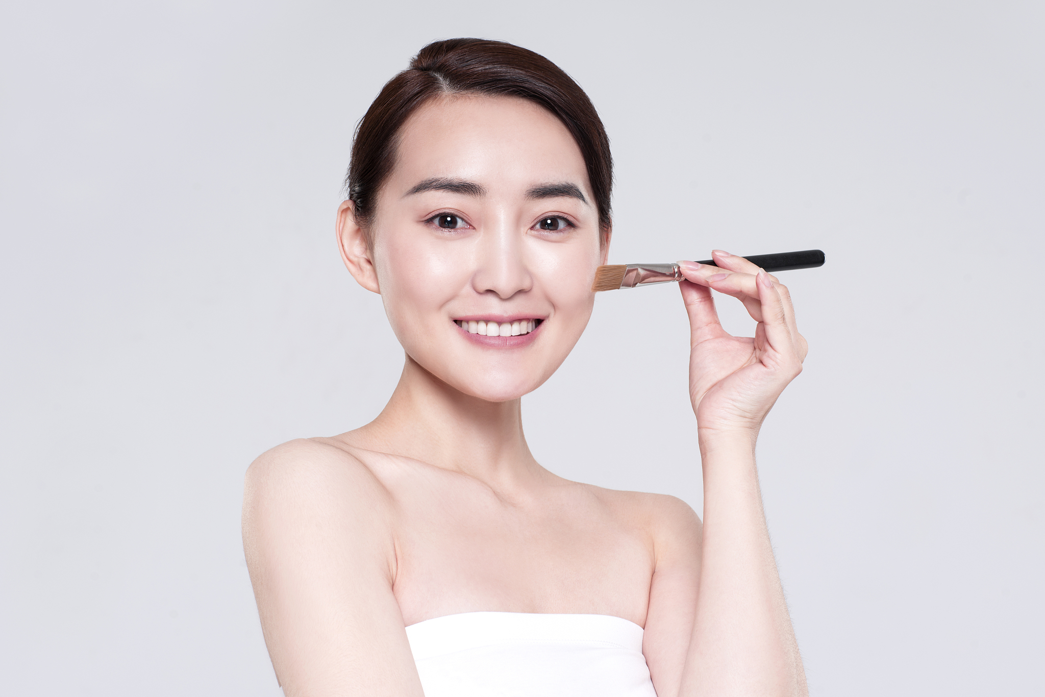 西安化妆培训学校：卸妆小技巧，轻松拥有清爽肌肤