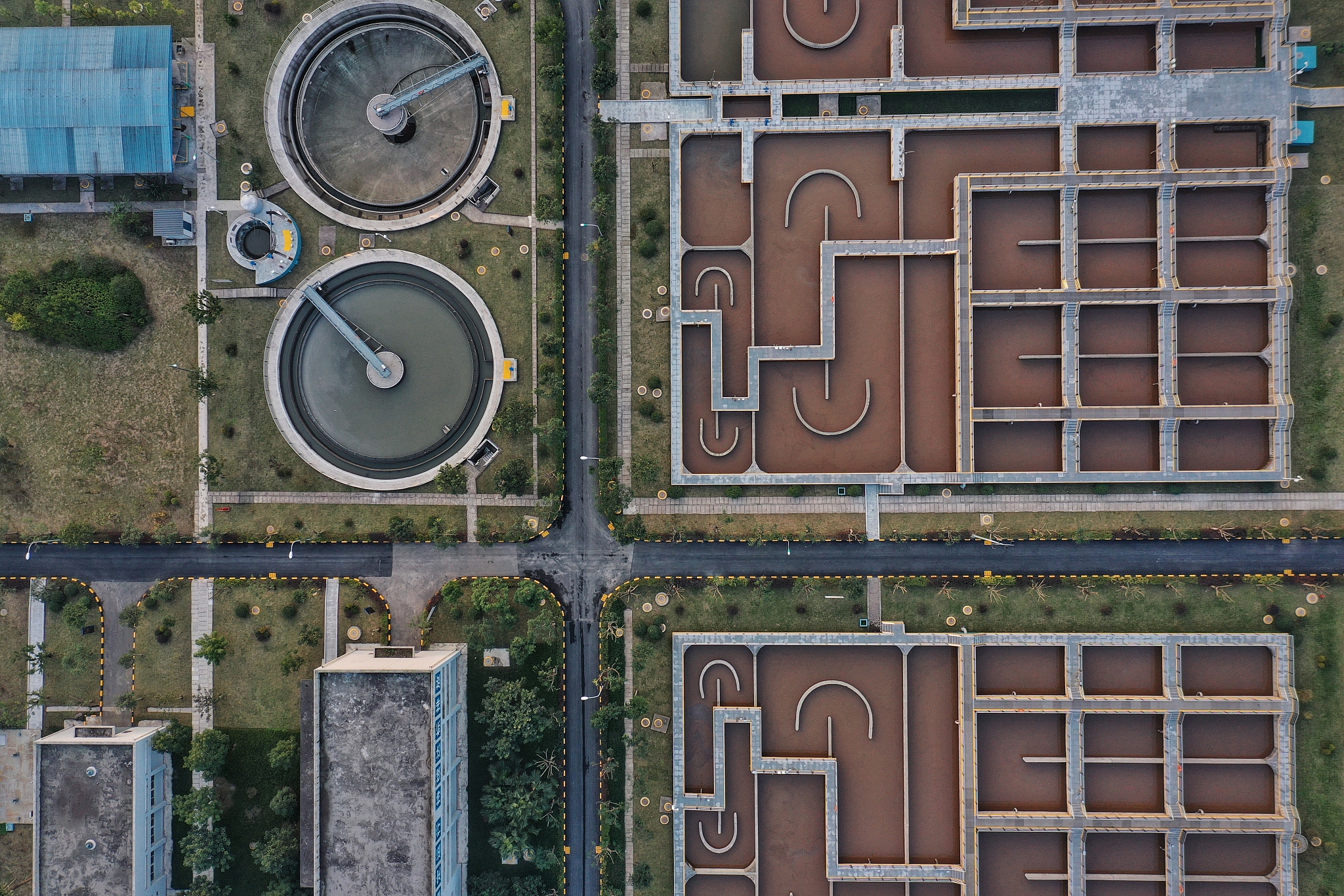 污水处理设施月度运行报告 - 稳定运行，环保达标，持续提升