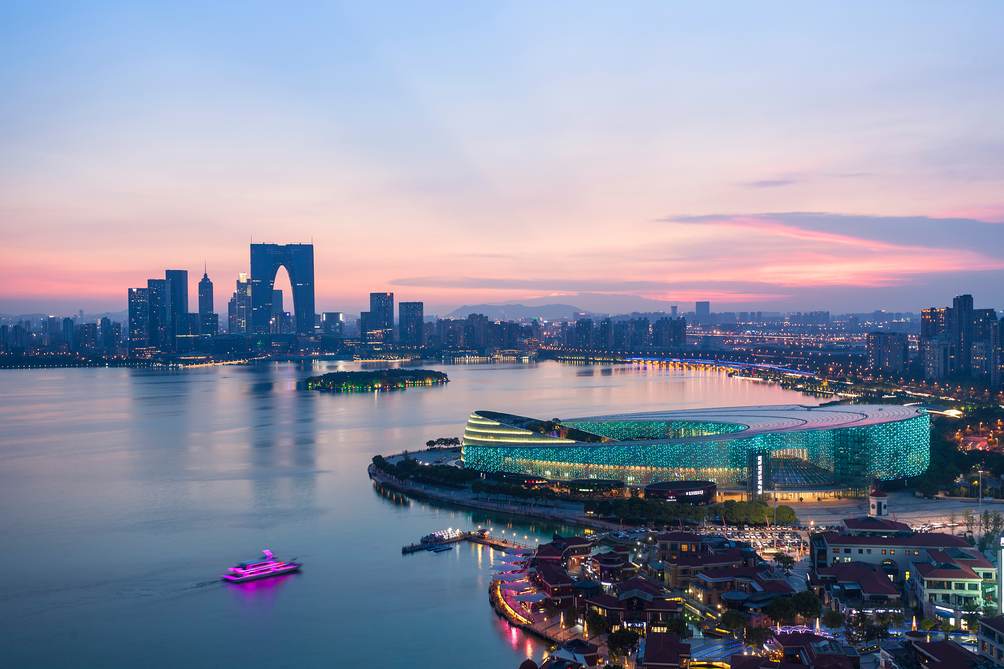 金鸡湖：苏州的美丽胜地，乘风破浪的魅力之源