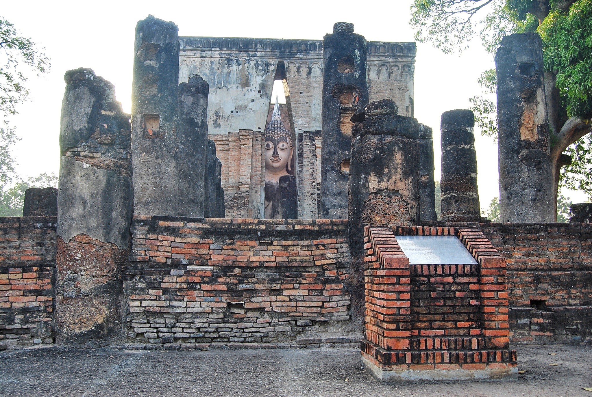 phra achana ancient buddha image of the si chum temple.