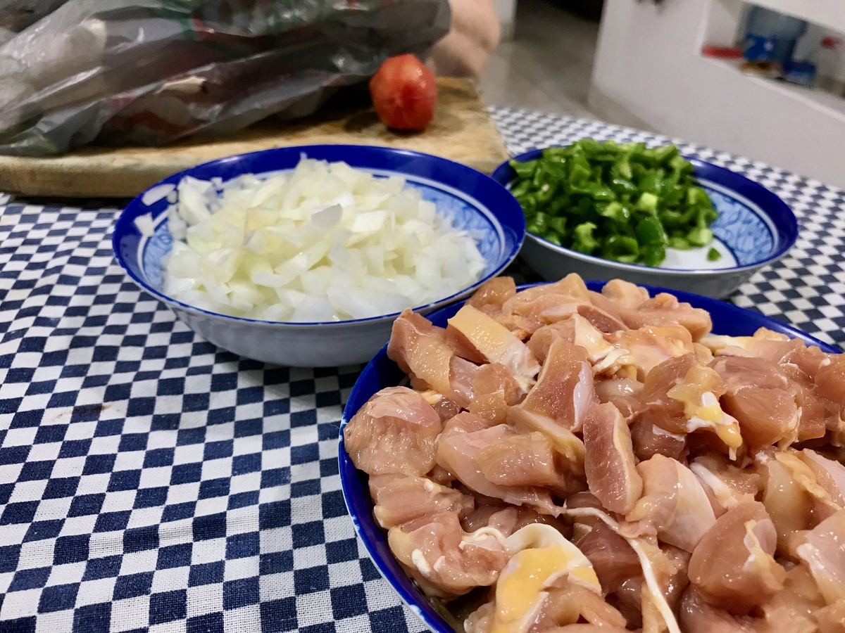 鸡胗切薄片技巧：简单易学，在家也能轻松做出美味