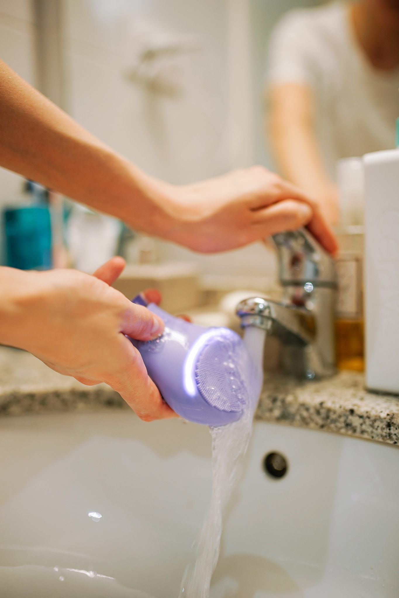 用卫生棉条泡温泉会进水吗，