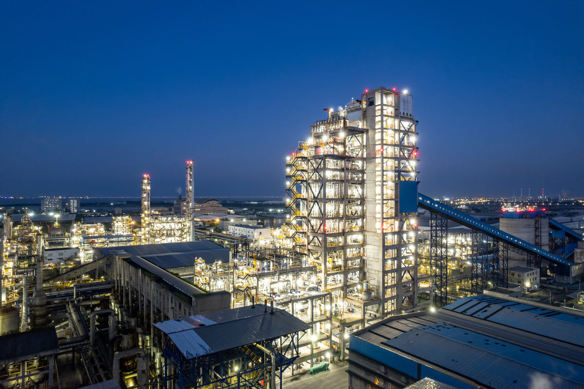 你现在是一个导航网站的编辑人员请为我写一篇中国神华能源股份有限公司的相关介绍。