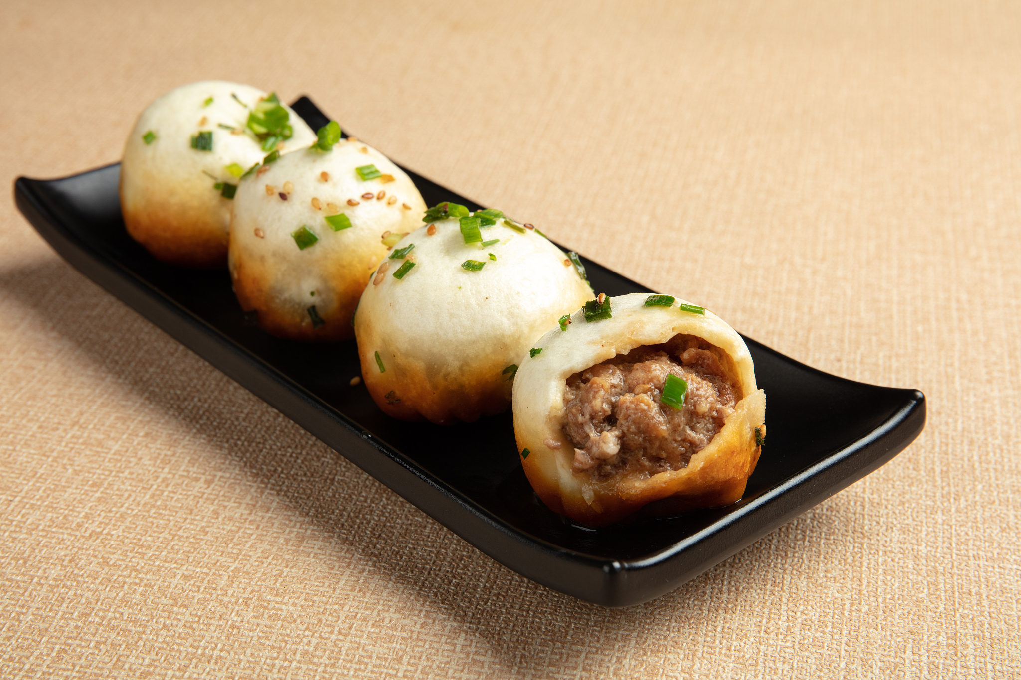 设计一份汕头7日游的日程安排包括旅游景点交通食宿还要安排几个品尝几个有名的上海美食