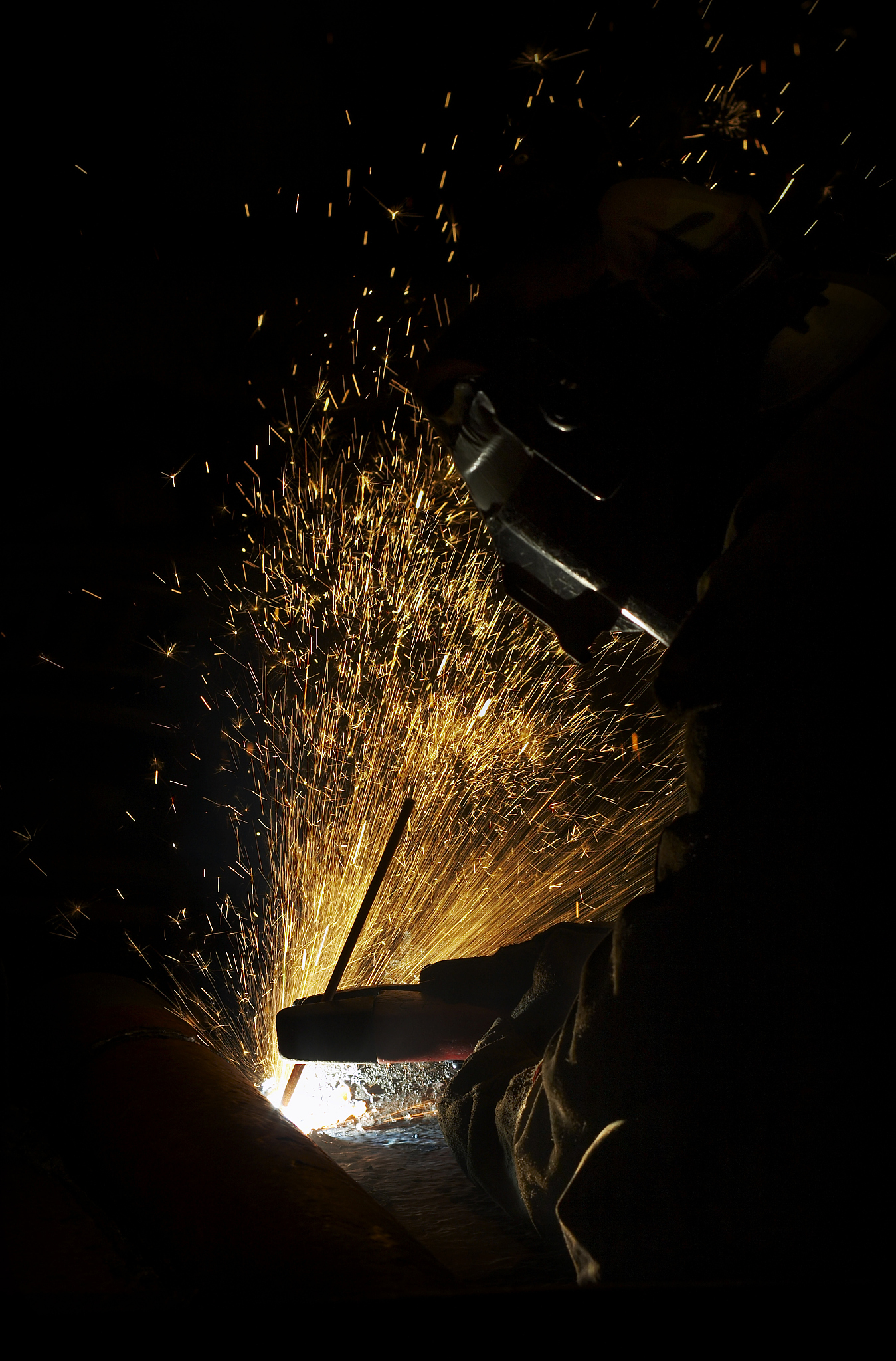 以摄影师的角度写一篇1200字关于逆光拍照时脸发黑怎么办？的文章