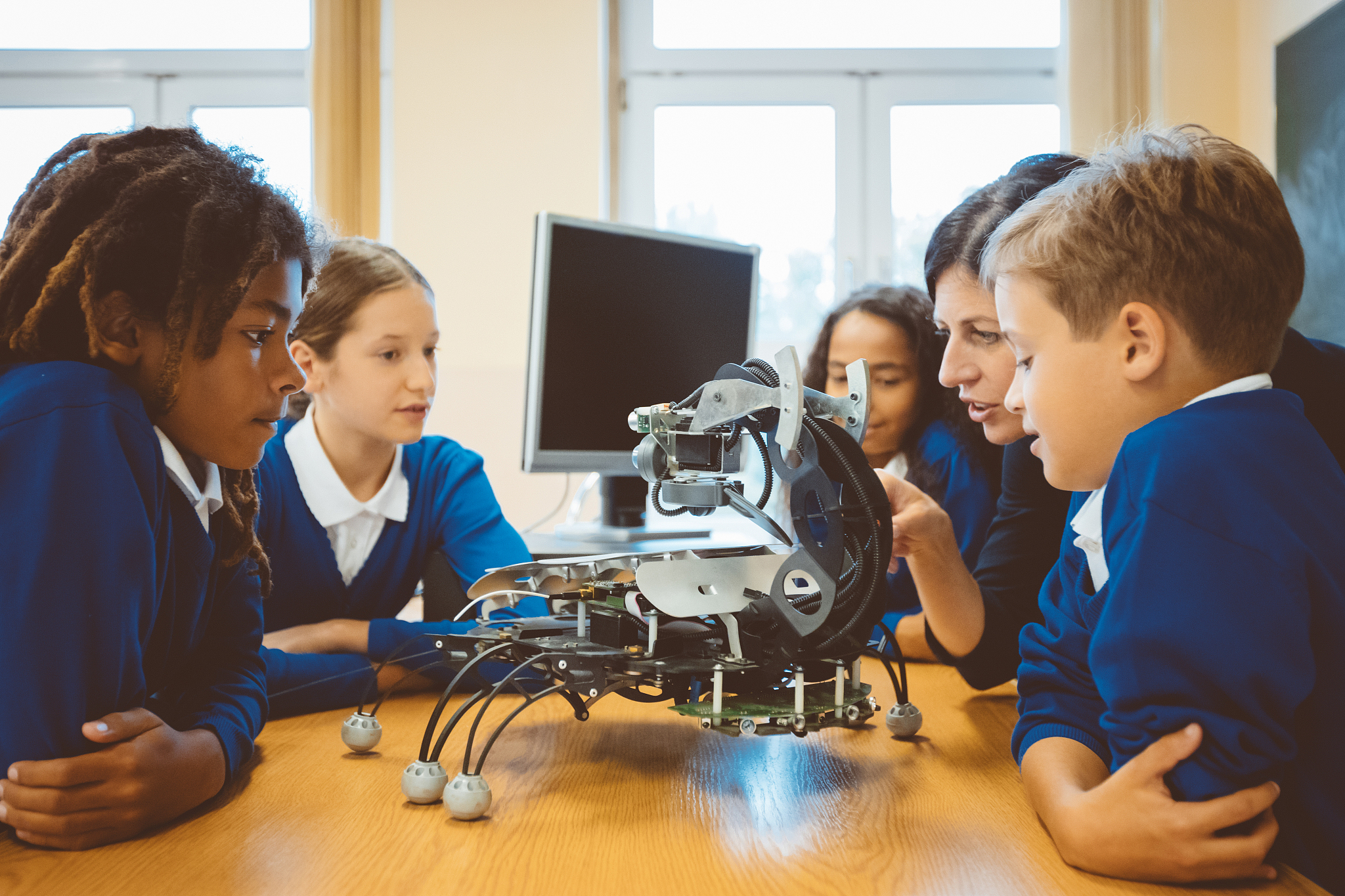 高中技术课程学习内容：计算机、机械、电子、化学、材料