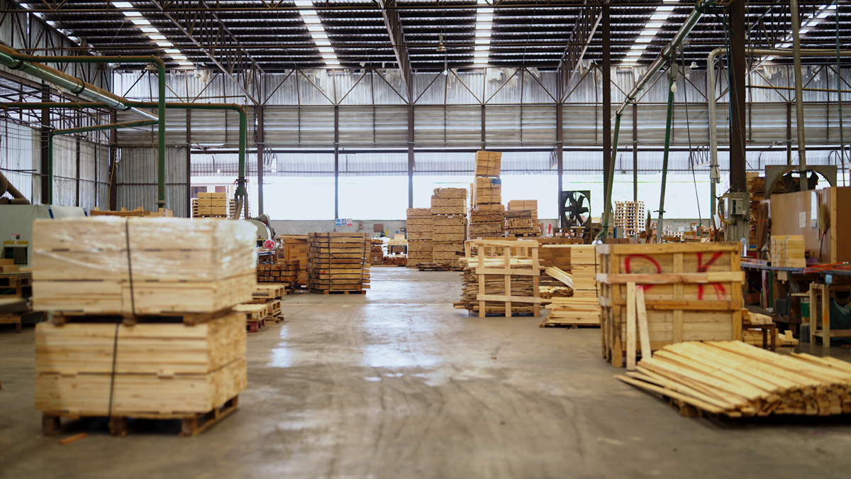 用英语写一篇不少于500词关于钢仓库价格的文章