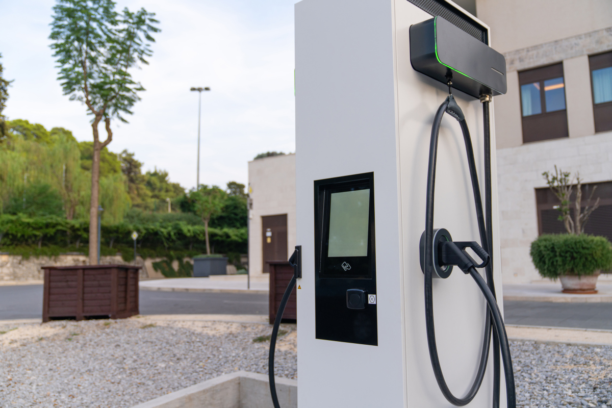 电动汽车充电站：标准、设施和普及的关键