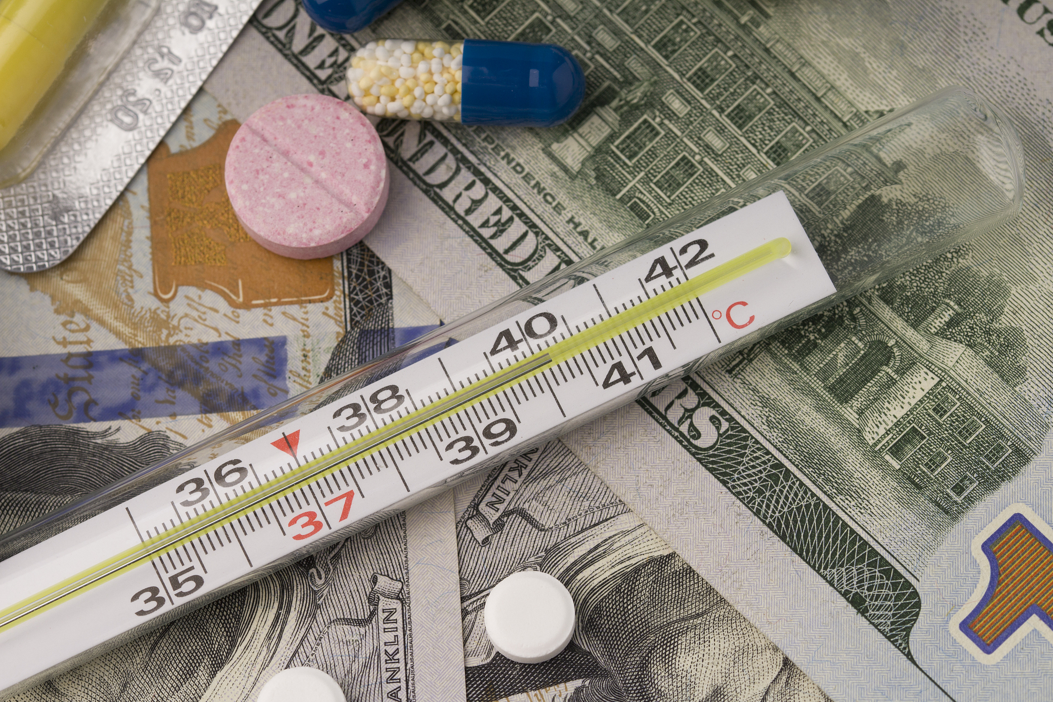 判断题芒硝使用须在还原剂一般用煤粉的作用下可降低分解温度由1120－1220℃降低到500－700℃。