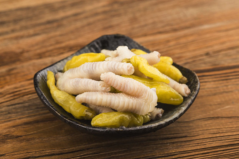 泡椒凤爪家常做法 - 简单易学，香辣过瘾