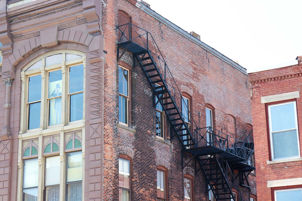 变电站基建设施和辅助设施老化分析