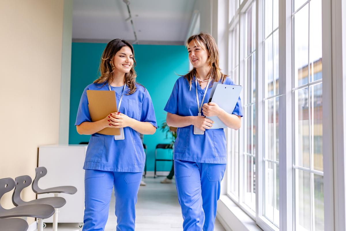 护理学专业就业方向：医院、养老院、社区、教育机构等