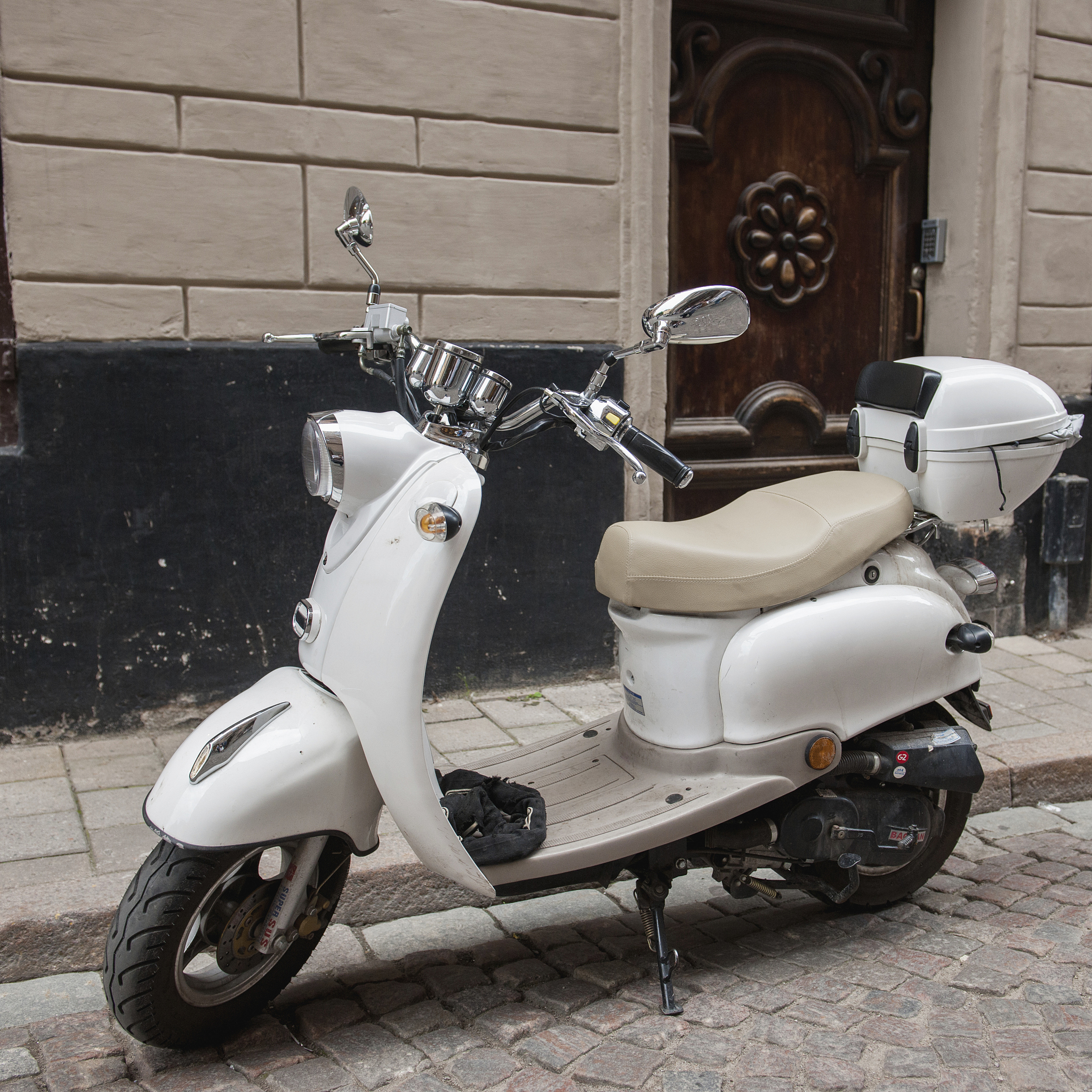 佛山市电动摩托车政策执行细则：严格落实年龄限制和驾照要求