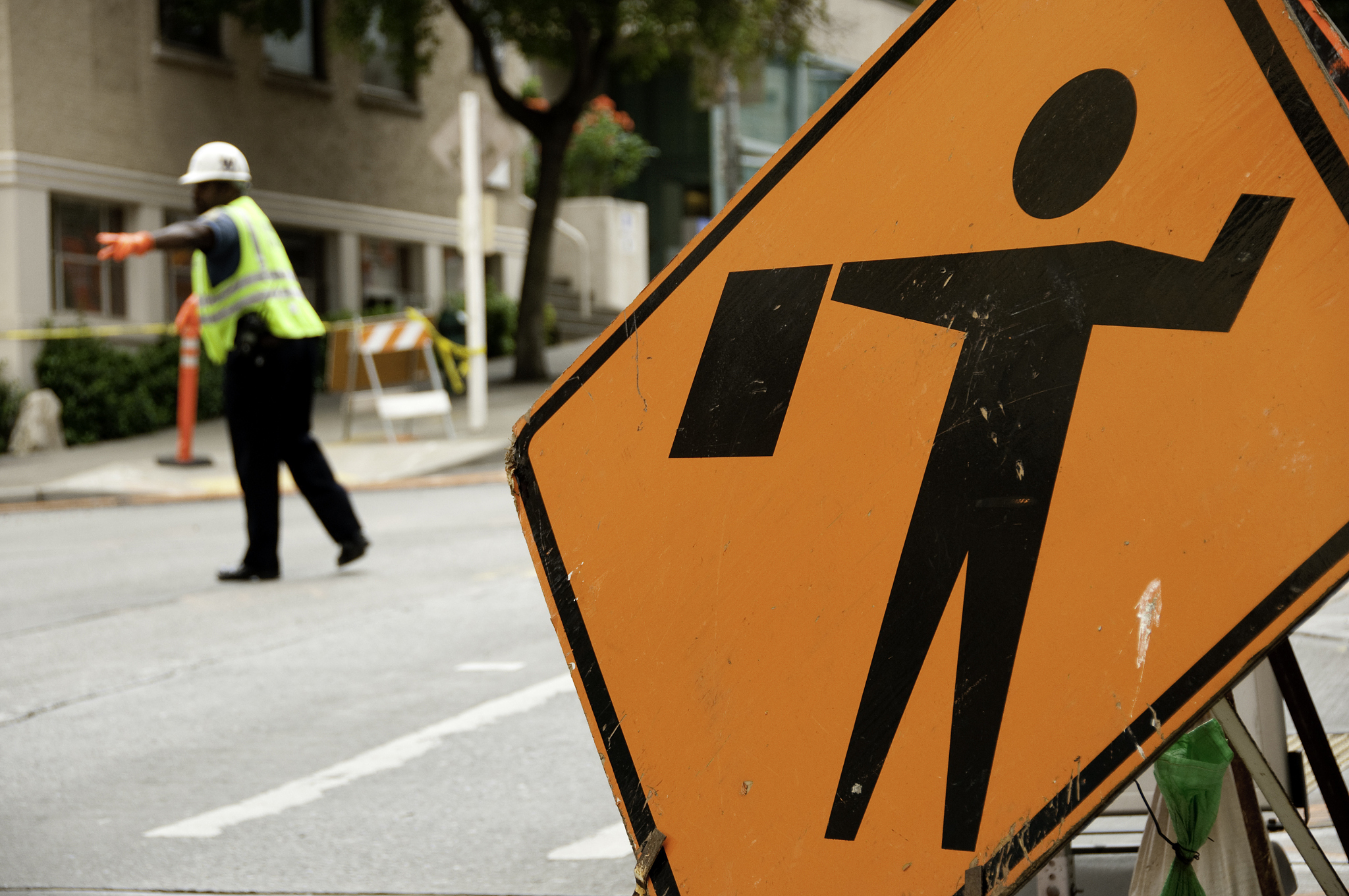 Windows 批处理脚本：添加当前用户到管理员组