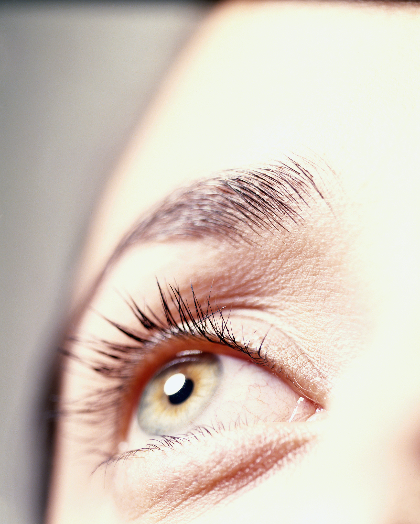 How to Easily Draw Perfect Eyeliner: Tips and Tricks for Flawless Application