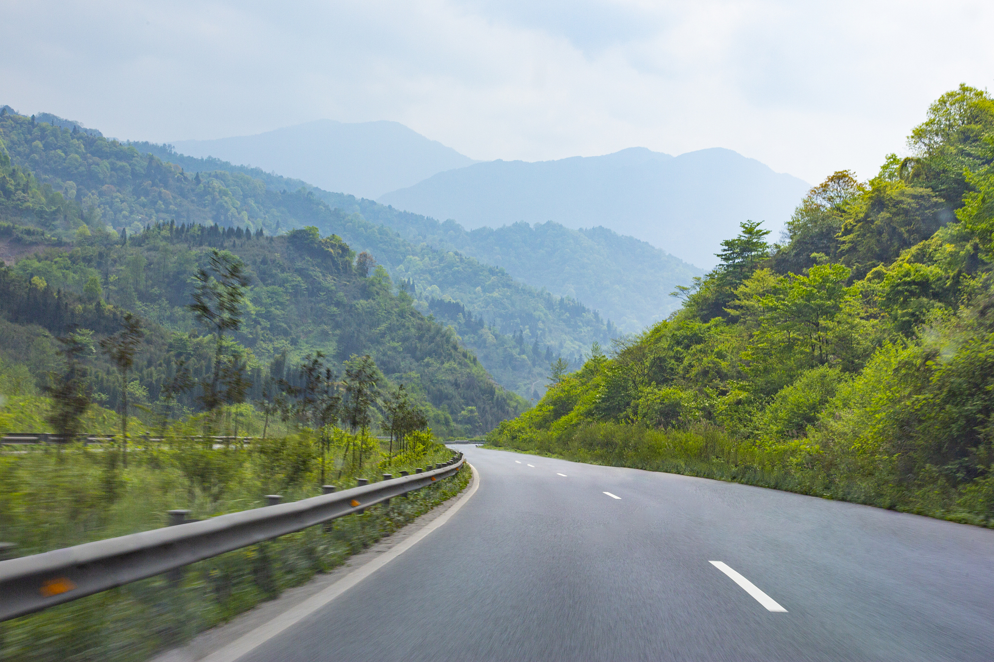 工作内容: 修图,管理库存,与美工沟通