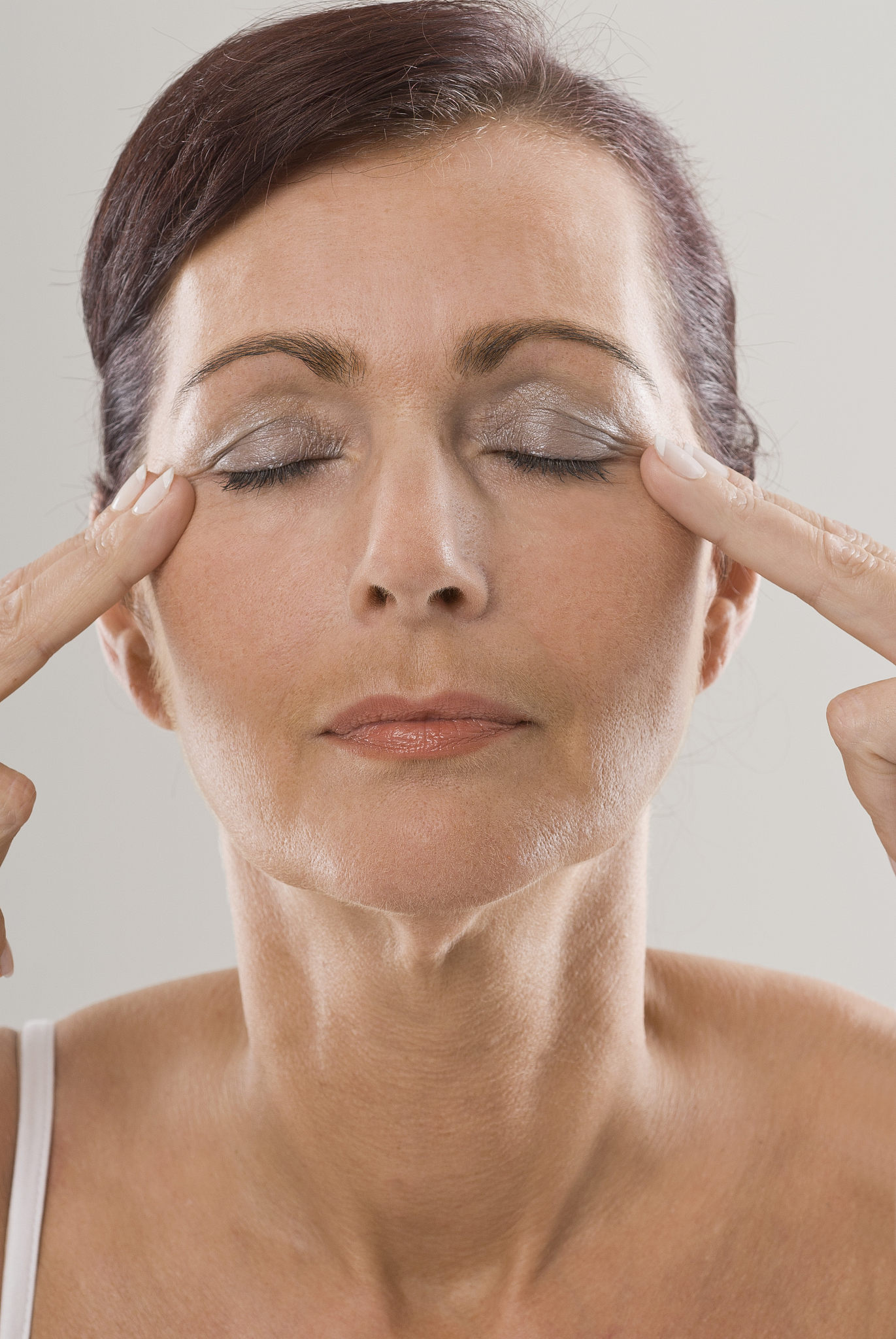 眼袋重一个小妙招3分钟去眼袋