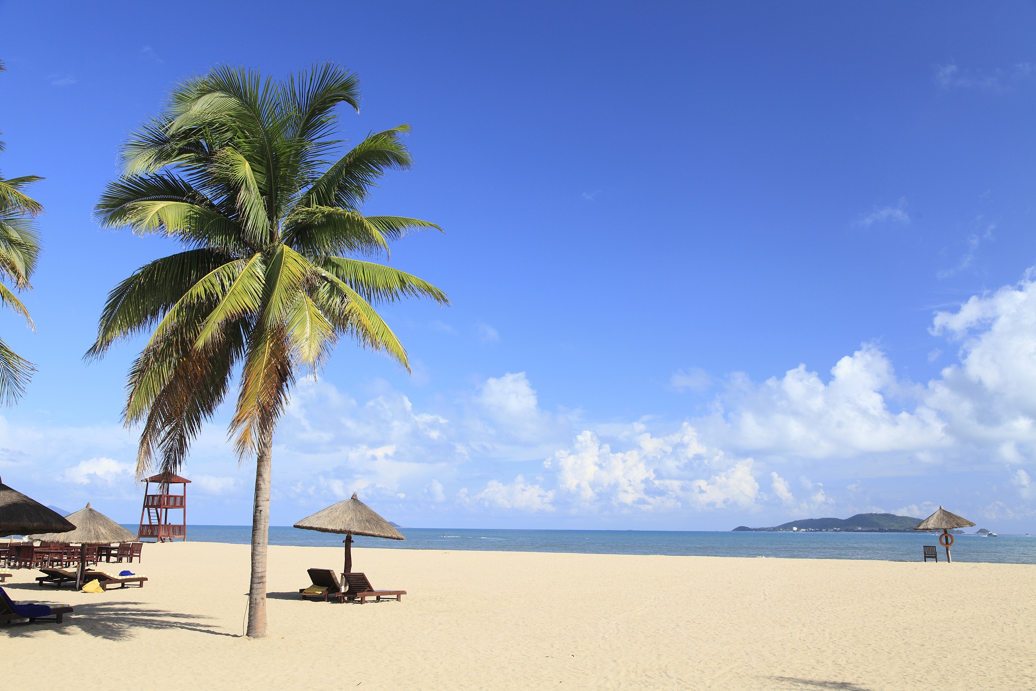 三亚最佳旅游时间：11月至次年3月，避暑享乐两不误