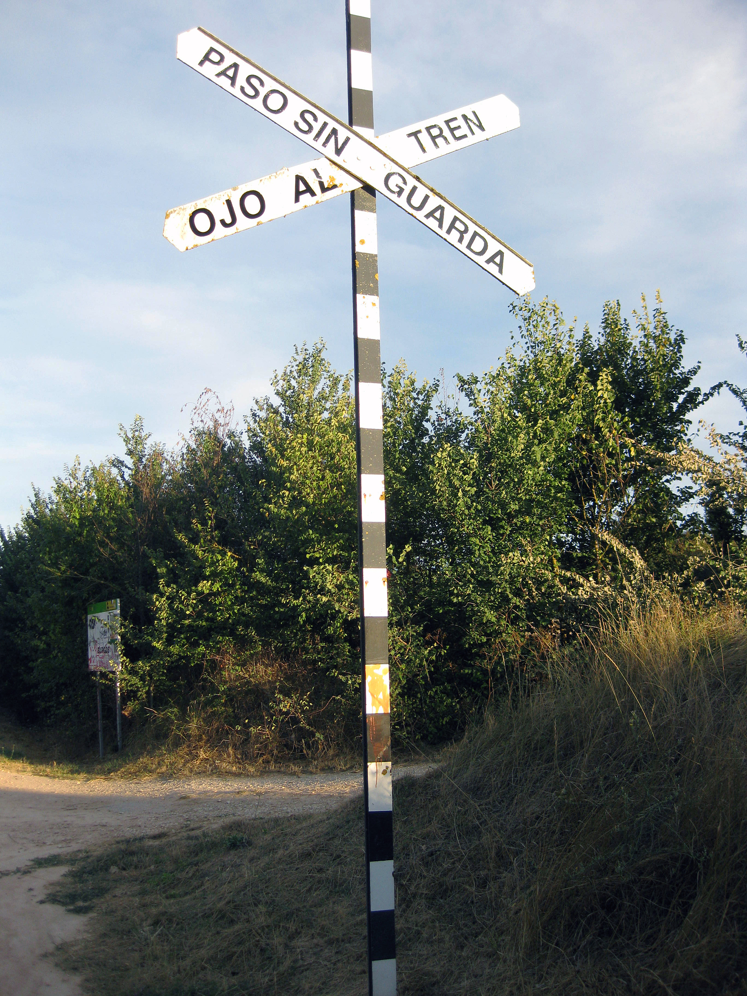 昆明轻轨交通学校VS昆明高铁学校：哪个更适合你？