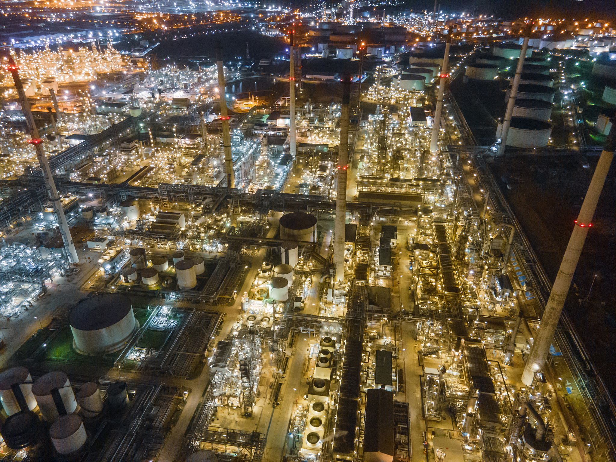 钣金件 vs 塑料件：生产成本比较及影响因素